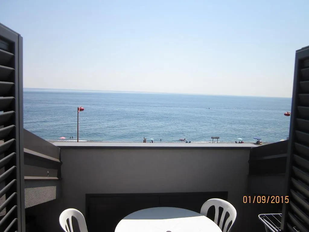 Residence Nettuno Santa Teresa Di Riva Holiday home